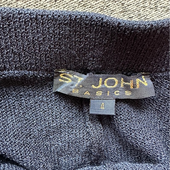 ๐3/$20๐ St. John Basics Collection Knit Shorts W/Pockets Navy - Picture 3 of 4